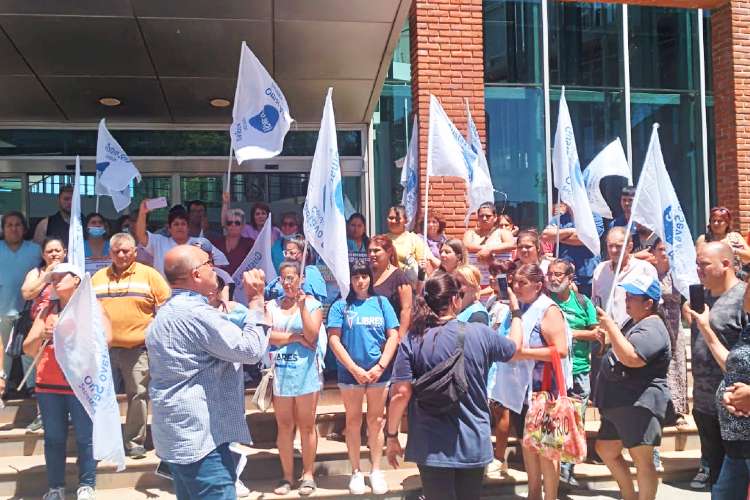 Lili Aguirre insta al intendente Lanús a defender a los trabajadores de San Isidro.