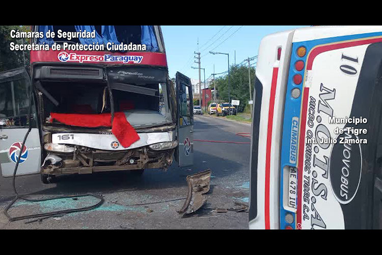 Video: Impactante vuelco de un colectivo de la Línea 720 tras colisionar con un micro en El Talar. Video: Impactante vuelco de un colectivo de la Línea 720 tras colisionar con un micro en El Talar.