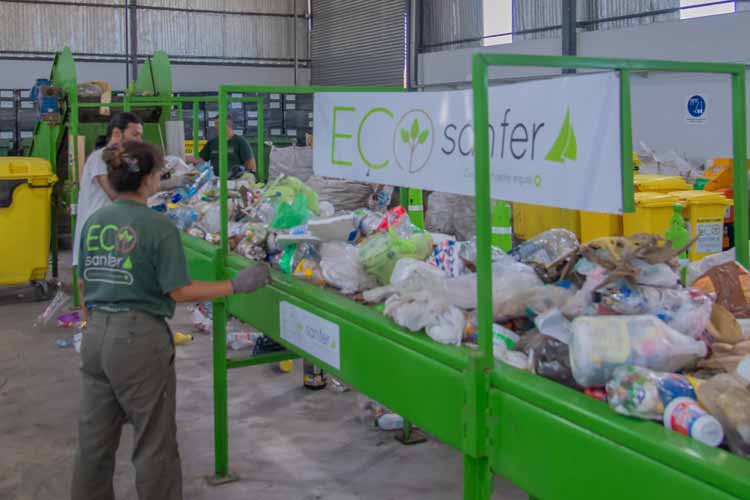 San Fernando continúa reciclando plásticos para mejorar la calidad de vida