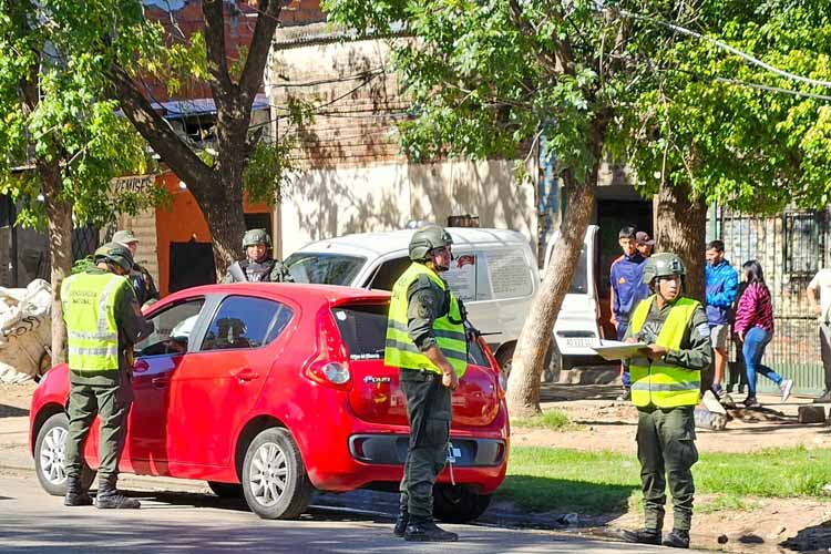 Más de 100 gendarmes realizan operativos de saturación en La Cava
