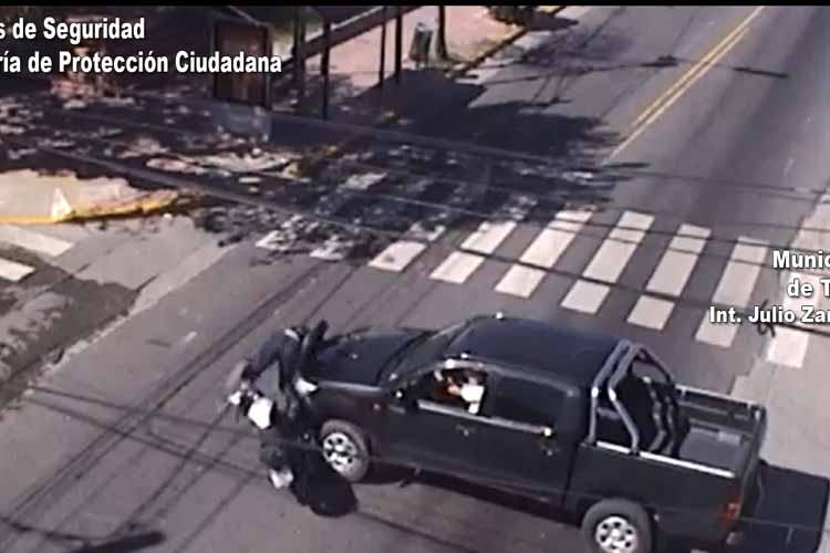 Las Cámaras de Tigre registran impactante accidente entre camioneta y moto en Rincón de Milberg