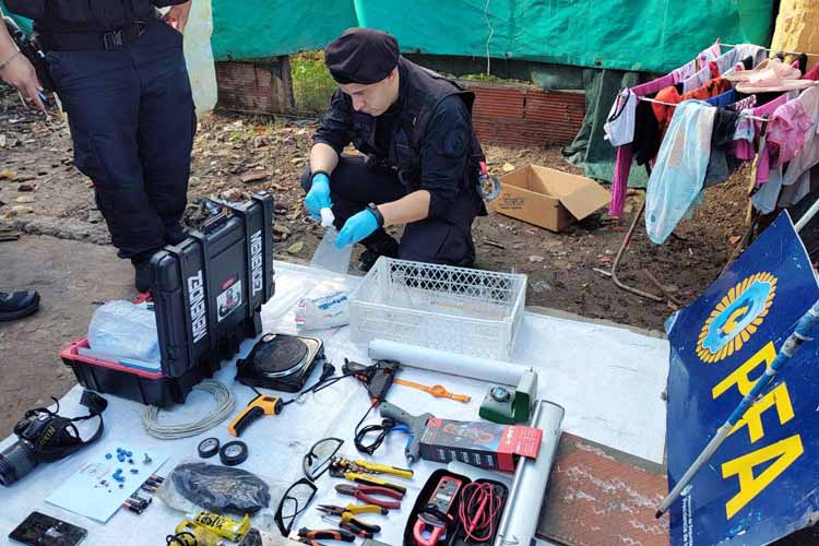 La Policía Federal detiene a un joven que fabricaba explosivos en Villa de Mayo
