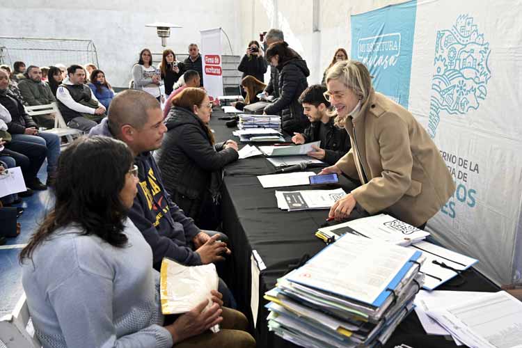 152 familias de Tigre formalizan escrituras gratuitas en un acto conjunto con la Provincia