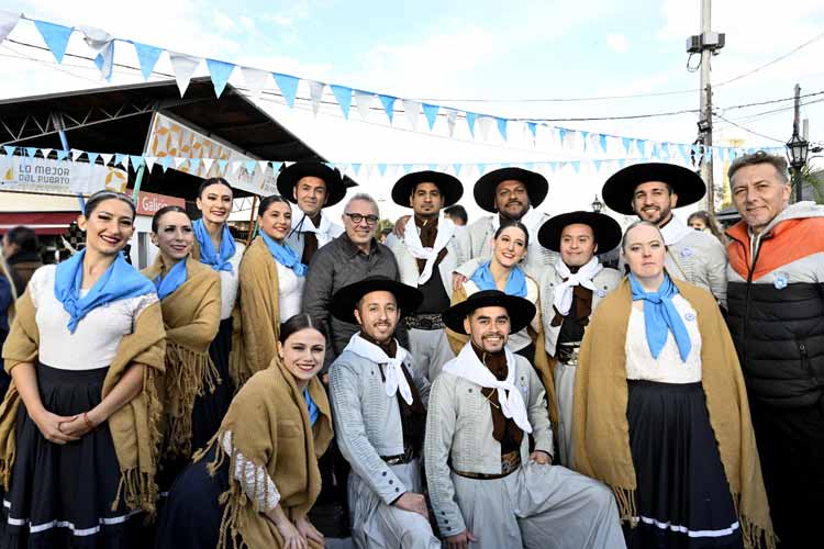 Julio Zamora, participó en las celebraciones del 25 de Mayo en diversos puntos del partido