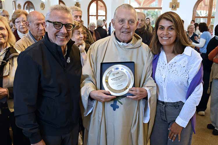 Julio Zamora acompañó la celebración de los 50 Años de Sacerdocio de Roberto Barón Julio Zamora acompañó la celebración de los 50 Años de Sacerdocio de Roberto Barón