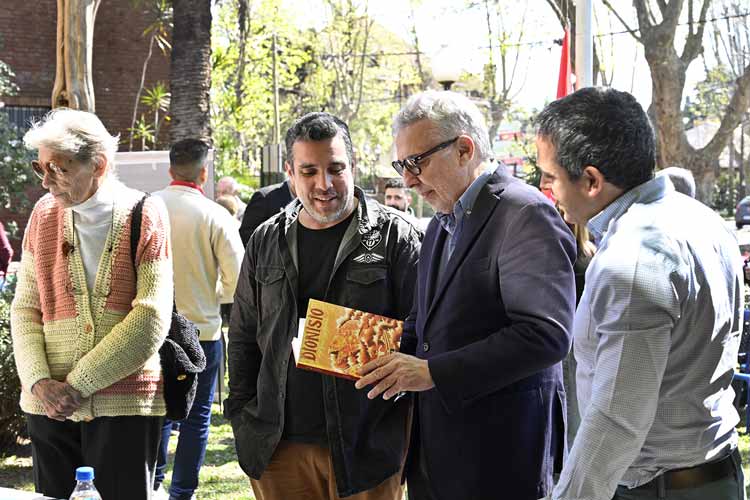 Julio Zamora participó del 108 aniversario de la Biblioteca Popular Sarmiento en Tigre Julio Zamora participó del 108 aniversario de la Biblioteca Popular Sarmiento en Tigre