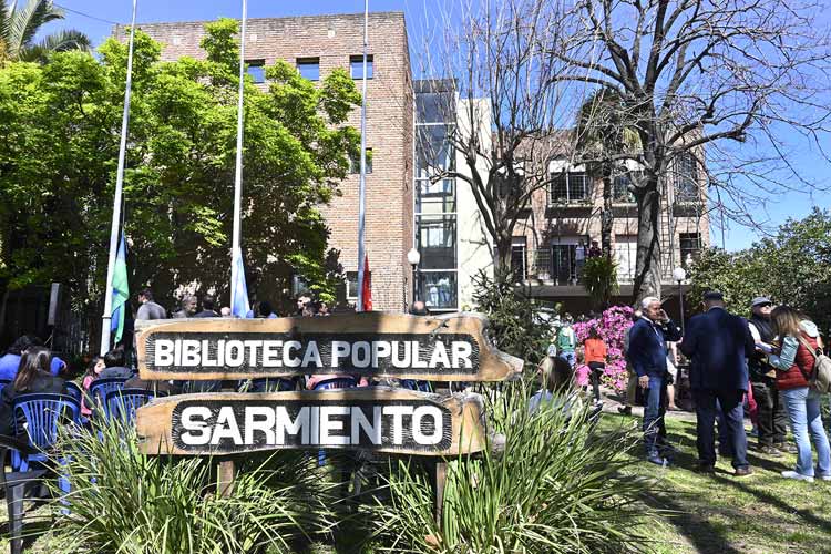 Julio Zamora participó del 108 aniversario de la Biblioteca Popular Sarmiento en Tigre Julio Zamora participó del 108 aniversario de la Biblioteca Popular Sarmiento en Tigre