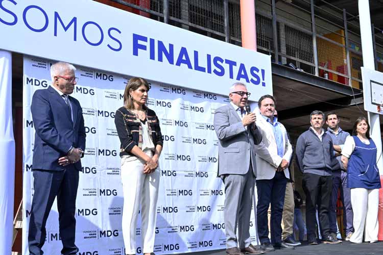 Julio Zamora acompañó al Colegio María de Guadalupe en su reconocimiento como una de las 3 mejores escuelas del mundo Julio Zamora acompañó al Colegio María de Guadalupe en su reconocimiento como una de las 3 mejores escuelas del mundo