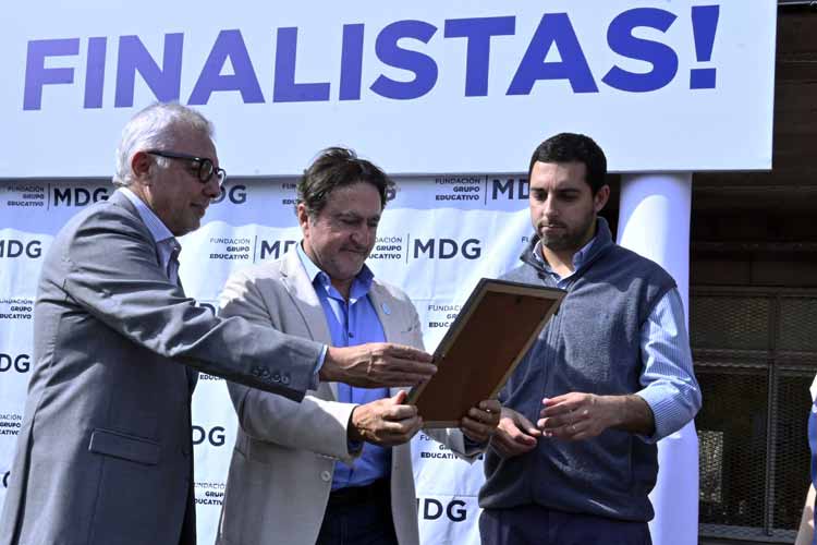 Julio Zamora acompañó al Colegio María de Guadalupe en su reconocimiento como una de las 3 mejores escuelas del mundo Julio Zamora acompañó al Colegio María de Guadalupe en su reconocimiento como una de las 3 mejores escuelas del mundo