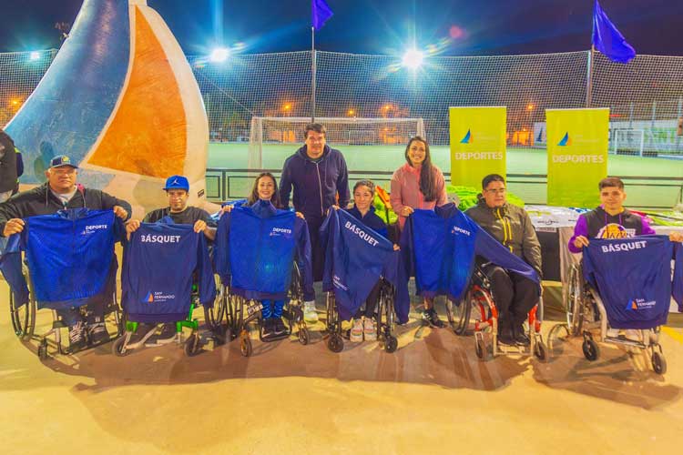 San Fernando entregó nueva indumentaria a 200 deportistas federados San Fernando entregó nueva indumentaria a 200 deportistas federados