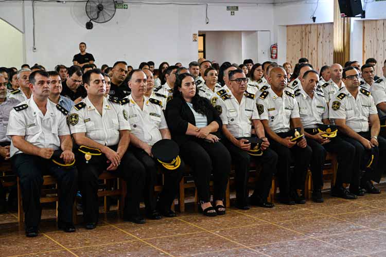 Reconocieron a más de 100 efectivos policiales en Tigre Reconocieron a más de 100 efectivos policiales en Tigre