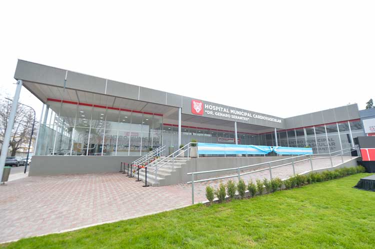 Julio Zamora inauguró el Hospital Municipal de Medicina Cardiovascular en Tigre, con 12 camas, quirófanos y angiógrafo digital.