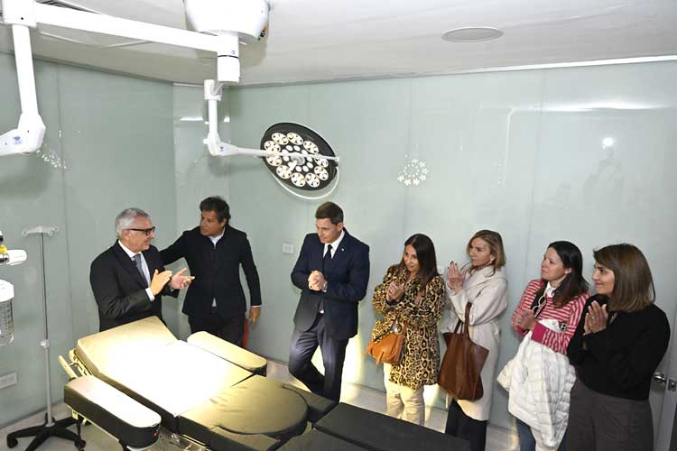Julio Zamora inauguró el Hospital Municipal de Medicina Cardiovascular en Tigre, con 12 camas, quirófanos y angiógrafo digital.