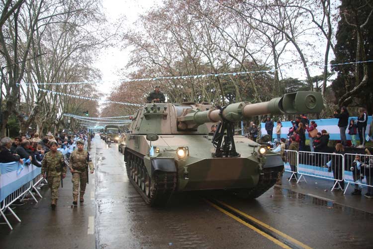 Así vivió San Isidro el homenaje a San Martín: tanques, motos y 20 mil personas en la calle Así vivió San Isidro el homenaje a San Martín: tanques, motos y 20 mil personas en la calle