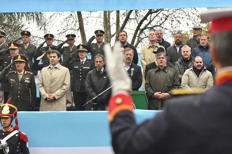 Así vivió San Isidro el homenaje a San Martín: tanques, motos y 20 mil personas en la calle Así vivió San Isidro el homenaje a San Martín: tanques, motos y 20 mil personas en la calle
