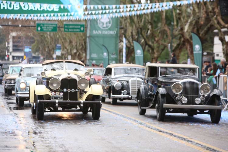 Así vivió San Isidro el homenaje a San Martín: tanques, motos y 20 mil personas en la calle Así vivió San Isidro el homenaje a San Martín: tanques, motos y 20 mil personas en la calle