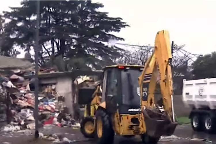 El Municipio de Tigre retira toneladas de basura a un acumulador en Don Torcuato tras denuncias vecinales El Municipio de Tigre retira toneladas de basura a un acumulador en Don Torcuato tras denuncias vecinales