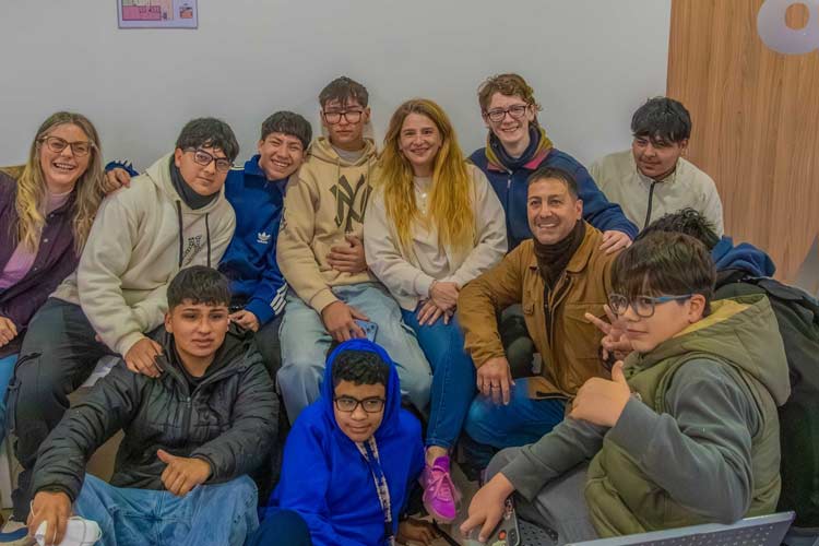 San Fernando y la Fundación Banco Provincia entregaron lentes gratuitos a estudiantes secundarios San Fernando y la Fundación Banco Provincia entregaron lentes gratuitos a estudiantes secundarios