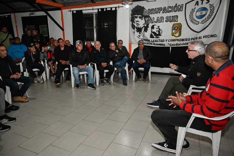 Julio Zamora se reunió con vecinos de El Talar y presentó propuestas de Somos Buenos Aires Julio Zamora se reunió con vecinos de El Talar y presentó propuestas de Somos Buenos Aires