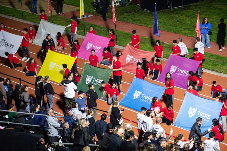 En el Polideportivo Sarmiento, Zamora presentó la Pista Municipal de Atletismo Abel Acevedo