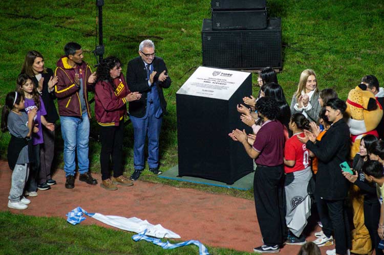 En el Polideportivo Sarmiento, Zamora presentó la Pista Municipal de Atletismo Abel Acevedo