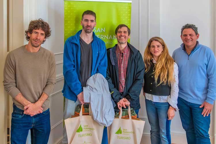 Juan y Eva Andreotti recibieron a investigadores sanfernandinos del CONICET que participaron en la histórica expedición “Talud Continental IV” Juan y Eva Andreotti recibieron a investigadores sanfernandinos del CONICET que participaron en la histórica expedición “Talud Continental IV”