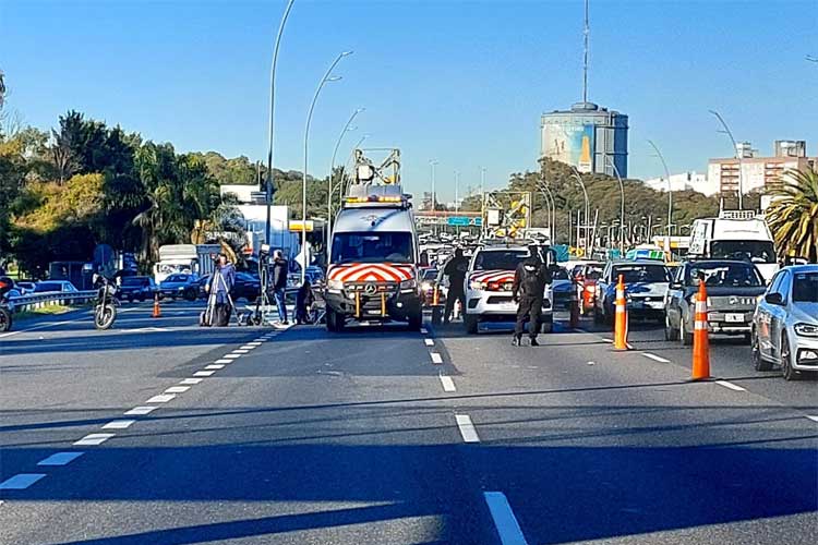 Accidente fatal en General Paz: murió un motociclista y hubo un fuerte operativo del SAME