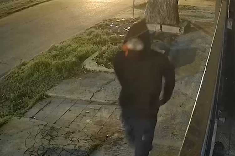 Un adolescente de 17 años fue detenido en El Talar, Tigre, acusado de disparar nueve veces contra un joven de 25 años. Un adolescente de 17 años fue detenido en El Talar, Tigre, acusado de disparar nueve veces contra un joven de 25 años.