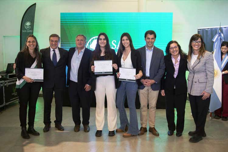 San Isidro reconoce a 87 médicos residentes de sus hospitales municipales San Isidro reconoce a 87 médicos residentes de sus hospitales municipales