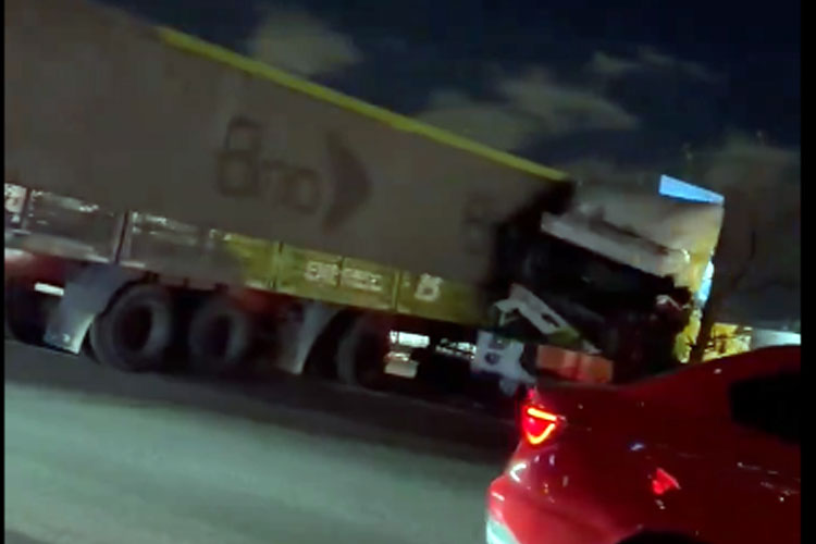 Camión hizo tijera en Panamericana y generó demoras en ambos sentidos a la altura de la Ruta 202