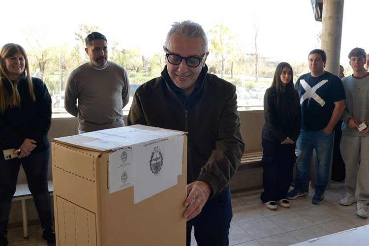 Julio Zamora votó en Tigre y afirmó que Somos Buenos Aires es la tercera alternativa en la provincia Julio Zamora votó en Tigre y afirmó que Somos Buenos Aires es la tercera alternativa en la provincia