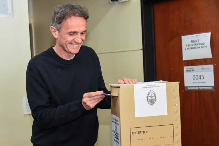 Gabriel Katopodis votó en San Martín y destacó la importancia de la elección para la provincia y el país Gabriel Katopodis votó en San Martín y destacó la importancia de la elección para la provincia y el país
