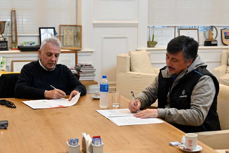 Julio Zamora firmó un acuerdo con Conarcoop para fortalecer el reciclaje en Tigre Julio Zamora firmó un acuerdo con Conarcoop para fortalecer el reciclaje en Tigre