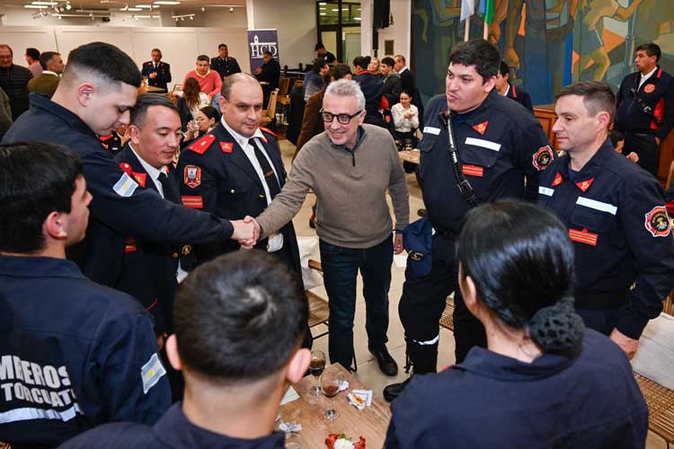 Tigre reconoció la labor de los Bomberos Voluntarios en un acto en el HCD