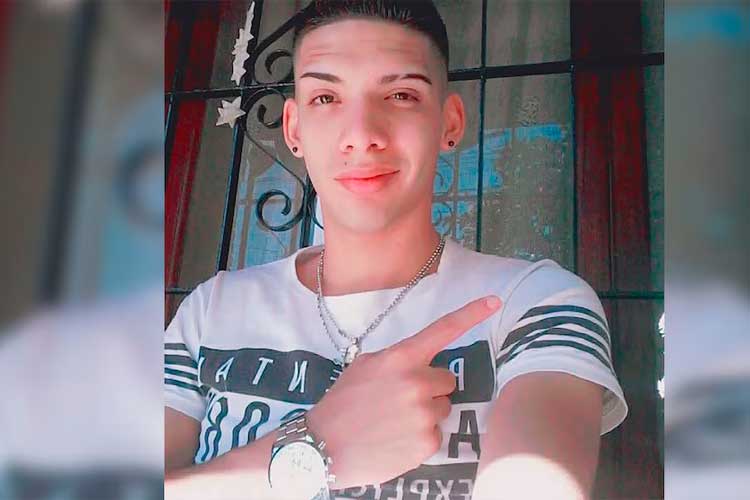 Sebastián Carrillo, fue asesinado este domingo de un tiro en la cara en el Barrio Independencia de José León Suárez Sebastián Carrillo, fue asesinado este domingo de un tiro en la cara en el Barrio Independencia de José León Suárez