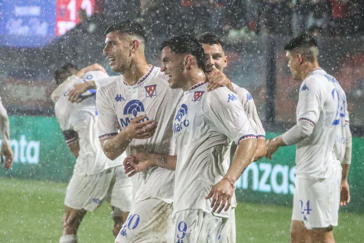 Tigre vencía a Aldosivi pero el partido fue suspendido por lluvia y corte de luz Tigre vencía a Aldosivi pero el partido fue suspendido por lluvia y corte de luz