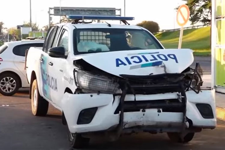 Tres heridos tras un choque de patrulleros en General Paz durante una persecución policial Tres heridos tras un choque de patrulleros en General Paz durante una persecución policial
