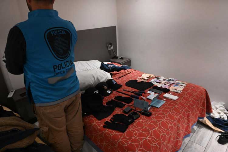Cayó la banda que robó en la casa de Pampita: ocho detenidos en Once y La Boca