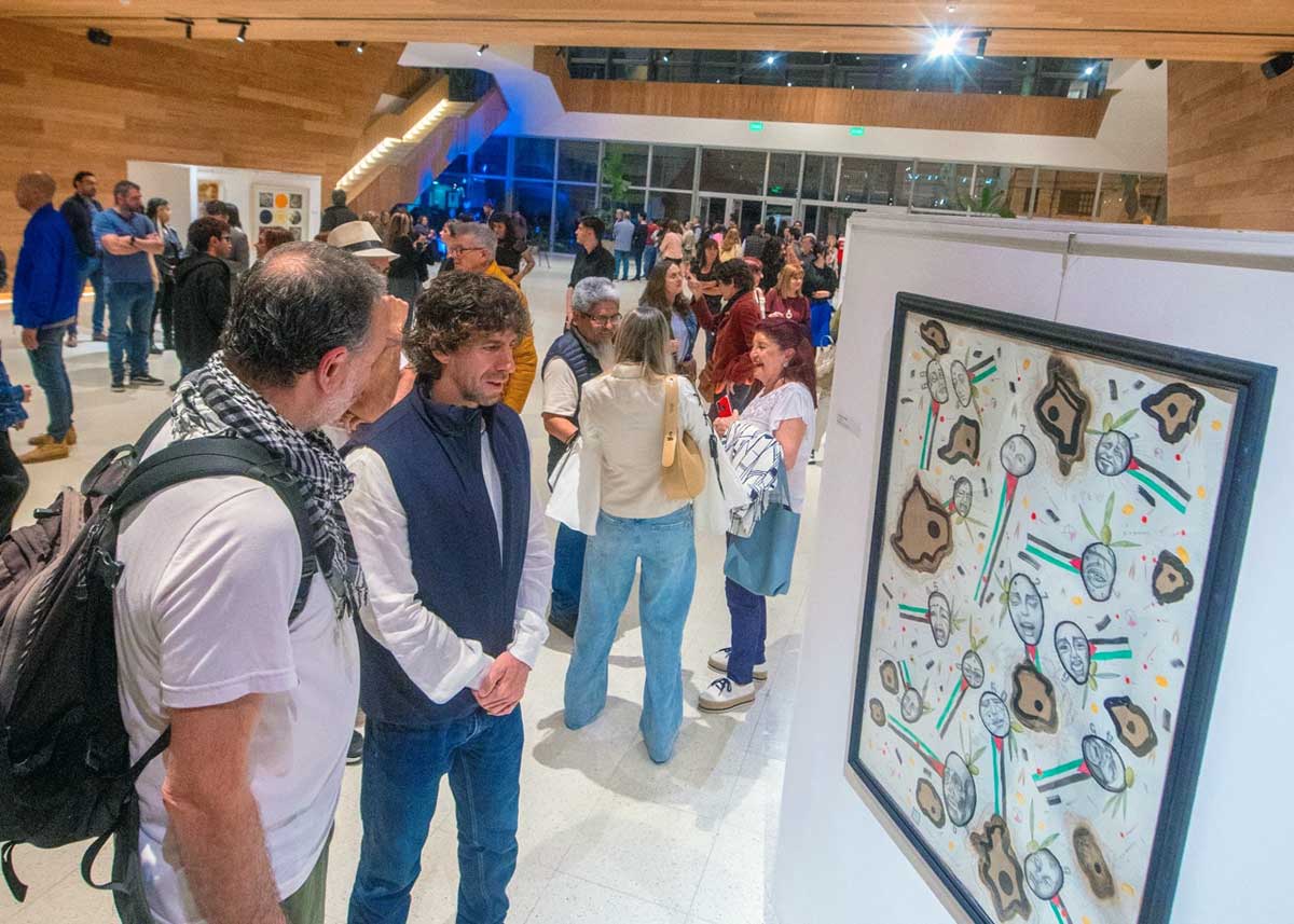 Intendente Juan Andreotti inauguró la muestra artística más importante de San Fernando Intendente Juan Andreotti inauguró la muestra artística más importante de San Fernando
