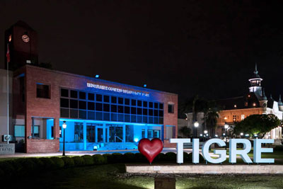 El HCD de Tigre iluminó su fachada por el Día de las Personas Sordas 2025