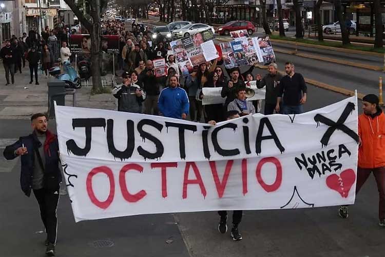 Vecinos marcharon en Vicente López para pedir justicia por la muerte de Octavio Buccafusco Vecinos marcharon en Vicente López para pedir justicia por la muerte de Octavio Buccafusco