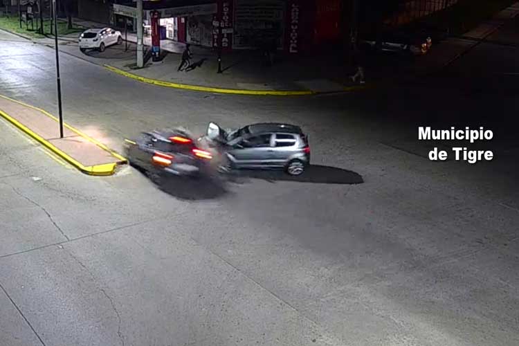 Accidente en Benavídez: imprudencia al volante y fuerte choque registrado por las cámaras del COT Accidente en Benavídez: imprudencia al volante y fuerte choque registrado por las cámaras del COT