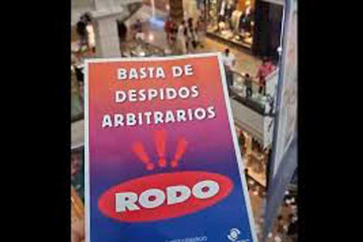 Despidos en Rodó Unicenter: trabajadores protestaron por su reincorporación Despidos en Rodó Unicenter: trabajadores protestaron por su reincorporación