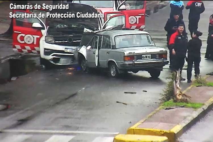 Choque frontal en Don Torcuato: conductor alcoholizado impactó a un patrullero del COT Choque frontal en Don Torcuato: conductor alcoholizado impactó a un patrullero del COT
