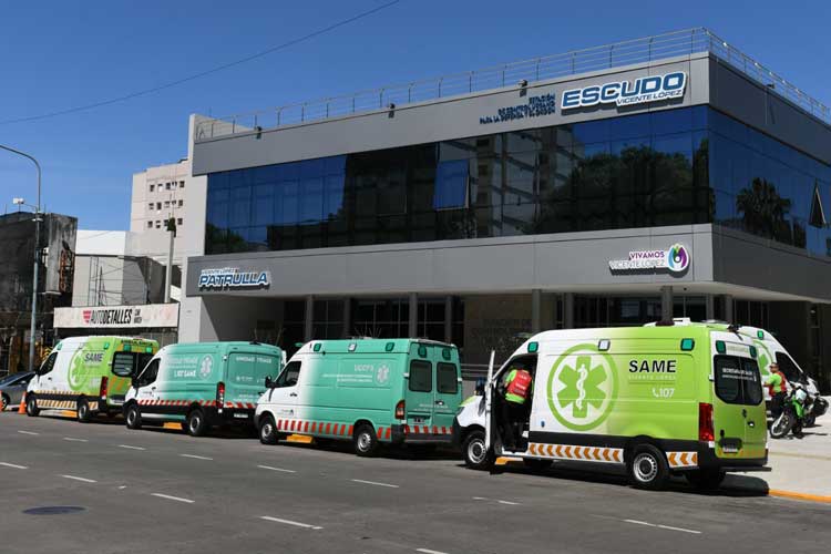Vicente López incorporó nuevas ambulancias y tecnología de última generación al SAME para fortalecer la atención de emergencias Vicente López incorporó nuevas ambulancias y tecnología de última generación al SAME para fortalecer la atención de emergencias
