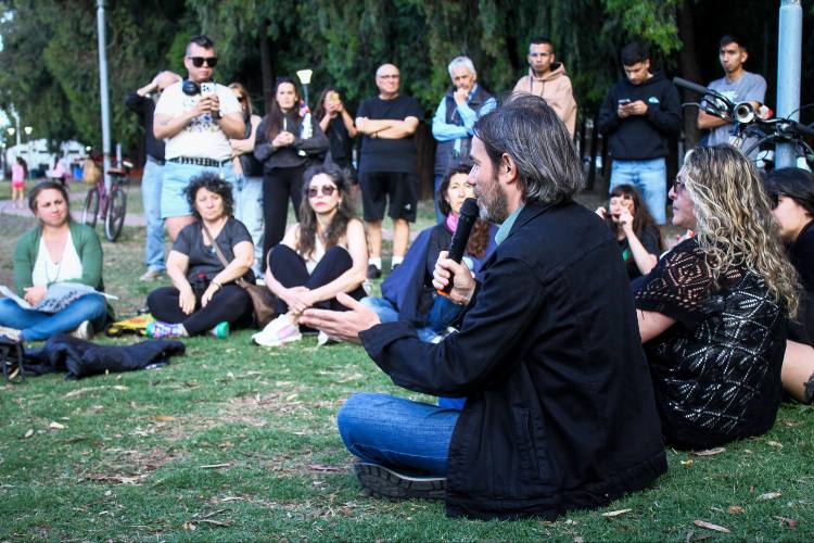 Del Caño y Lezcano se reunieron con vecinos de Tres de Febrero que rechazan los negocios inmobiliarios Del Caño y Lezcano se reunieron con vecinos de Tres de Febrero que rechazan los negocios inmobiliarios