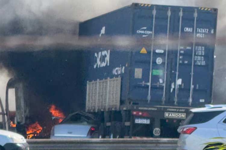 Accidente fatal en Panamericana: tres muertos tras un choque e incendio entre camiones y autos en Campana Accidente fatal en Panamericana: tres muertos tras un choque e incendio entre camiones y autos en Campana