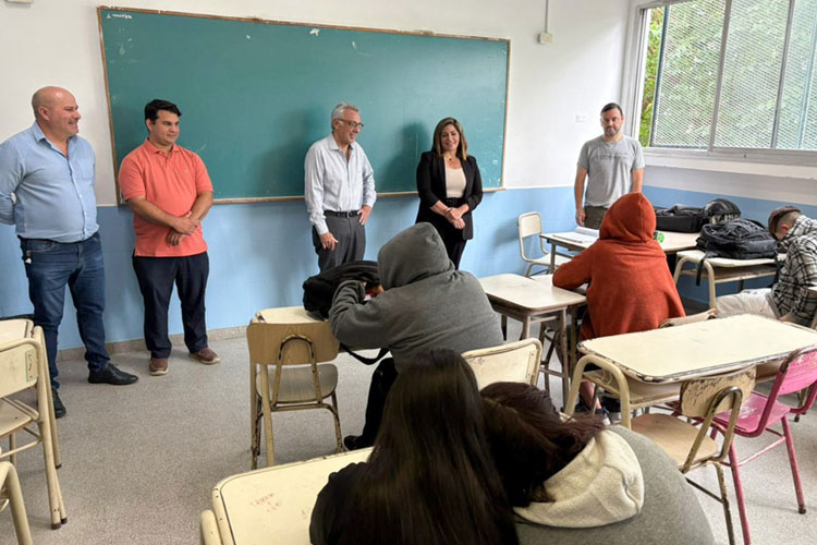 Julio Zamora en General Pacheco: “La escuela pública es el núcleo del crecimiento de nuestra comunidad” Julio Zamora en General Pacheco: “La escuela pública es el núcleo del crecimiento de nuestra comunidad”