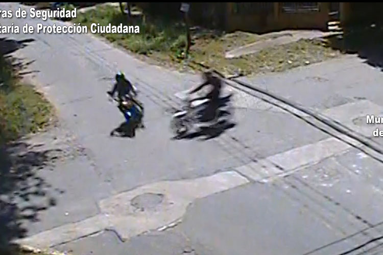 Violento choque entre dos motos en El Talar Violento choque entre dos motos en El Talar