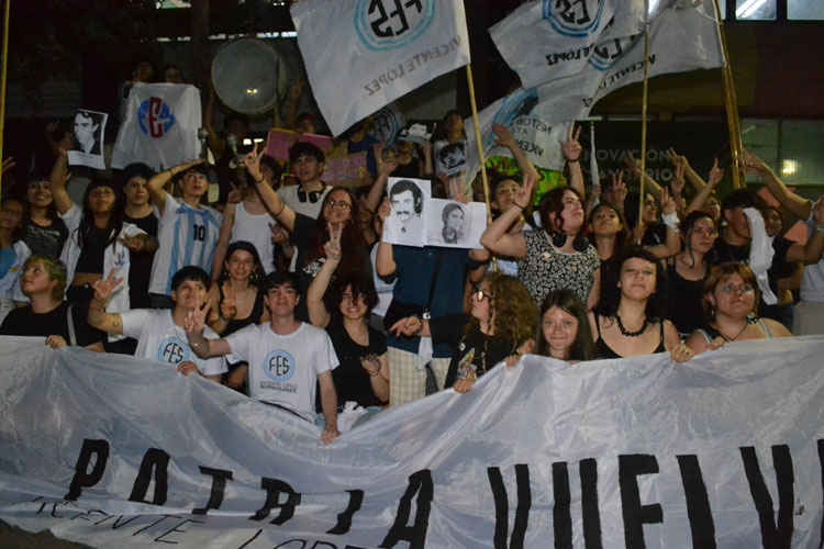 Movilización desde Gaspar Campos hasta la EES N.º 6 durante la jornada por la memoria en Vicente López Movilización desde Gaspar Campos hasta la EES N.º 6 durante la jornada por la memoria en Vicente López